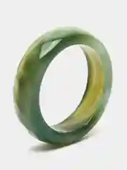 Зеленый кольцо гранёное