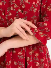 Платье - мини женское красное в цветочек