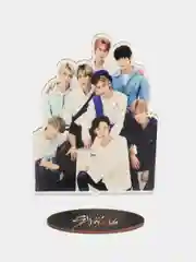 Голубой фигурка k-pop  Stray kids из дерева