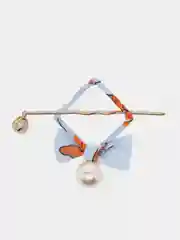 Белый заколка