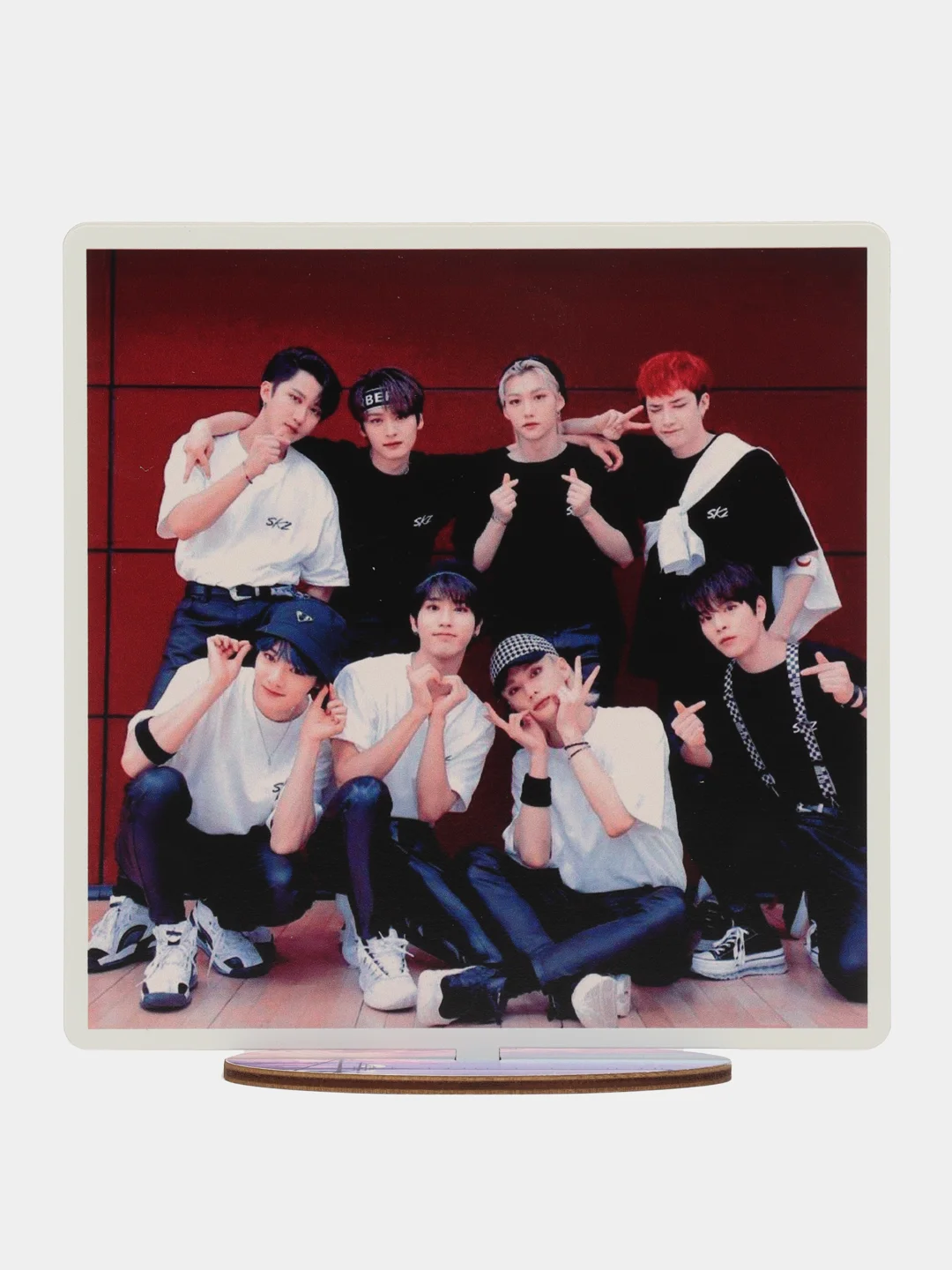 Белый фигурка k-pop  Stray kids из дерева