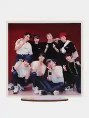Белый фигурка k-pop  Stray kids из дерева
