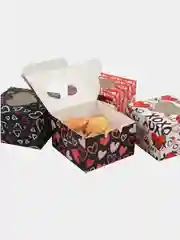 Черный подарочная складная коробка с сердечками