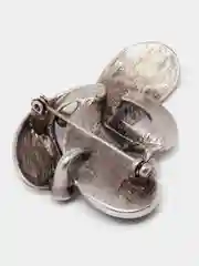 Черный брошь