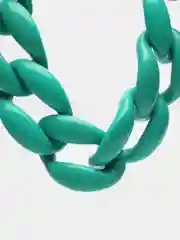 Зеленый цепь из пластика с крупными звеньями