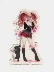 Розовый значок деревянный по аниме "Данганронпа / Danganronpa"
