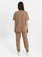 Горчичный спортивный костюм женский