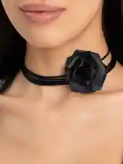 Черный атласной чокер на шею с розой, цветком