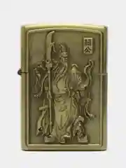 Тёмно-серый зажигалка бензиновая, комплект с мундштуком и заправкой
