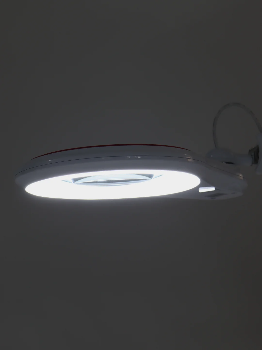Лупа Veber 8608D 5D (5 дптр, 127 мм) на струбцине с подсветкой LED