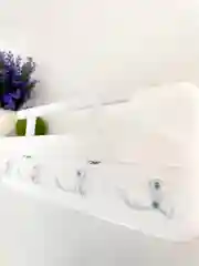 Белый ключница с полкой из дерева