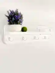 Белый ключница с полкой из дерева