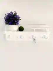 Белый ключница с полкой из дерева