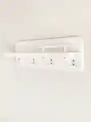 Белый ключница с полкой из дерева