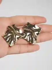 Серьги-гвоздики золотистые