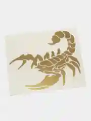 Золотой наклейка на авто "Скорпион"