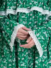 Зеленый платье женское с рюшами и воланами