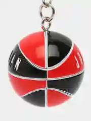 Алый брелок баскетбольный мяч / футбольный мяч