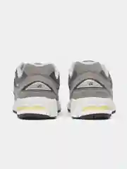 Серый мужские кроссовки с логотипом New Balance 2002R