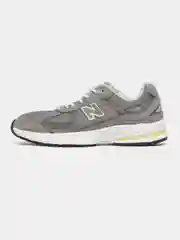 Серый мужские кроссовки с логотипом New Balance 2002R