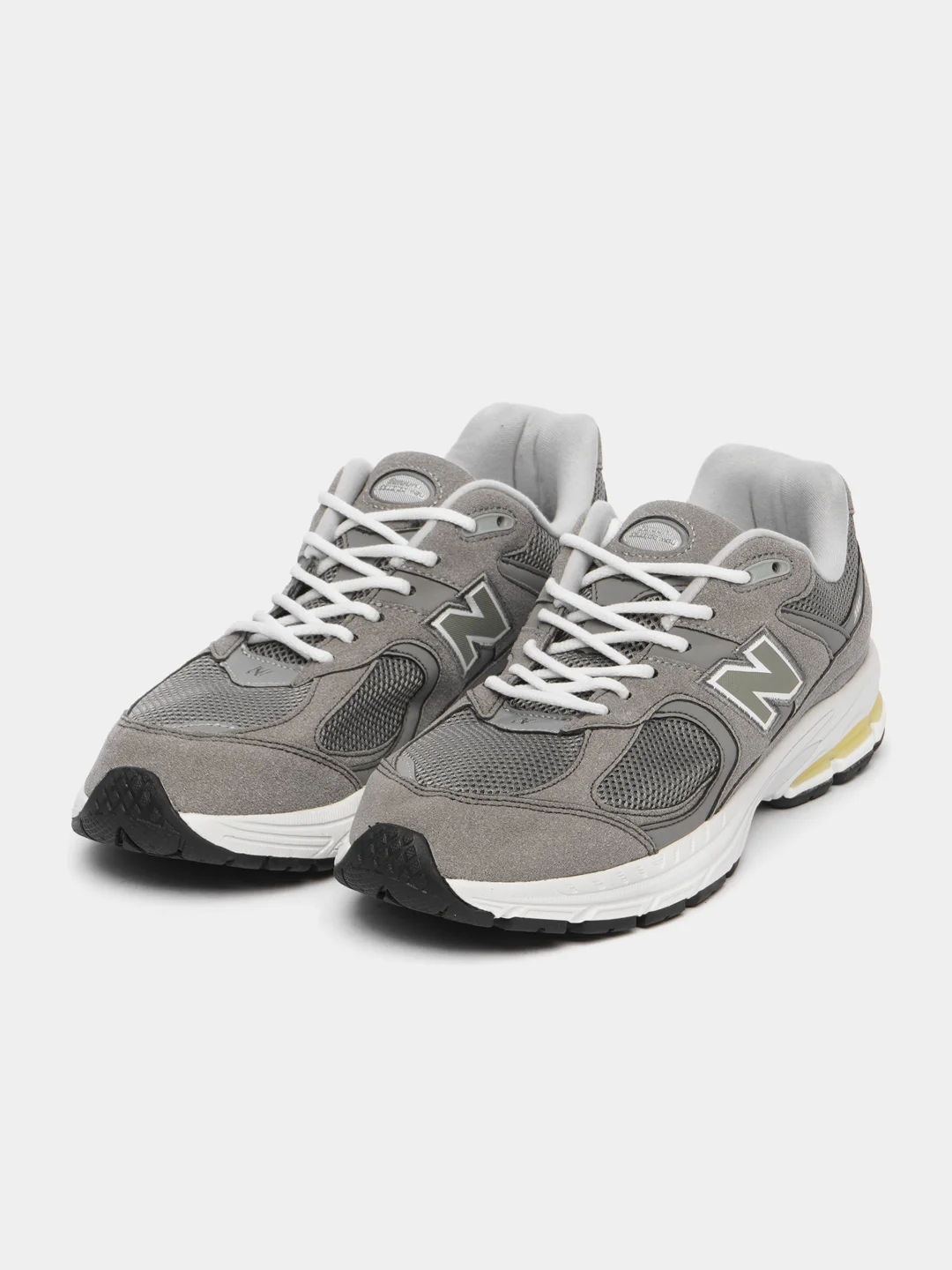 Серый мужские кроссовки с логотипом New Balance 2002R