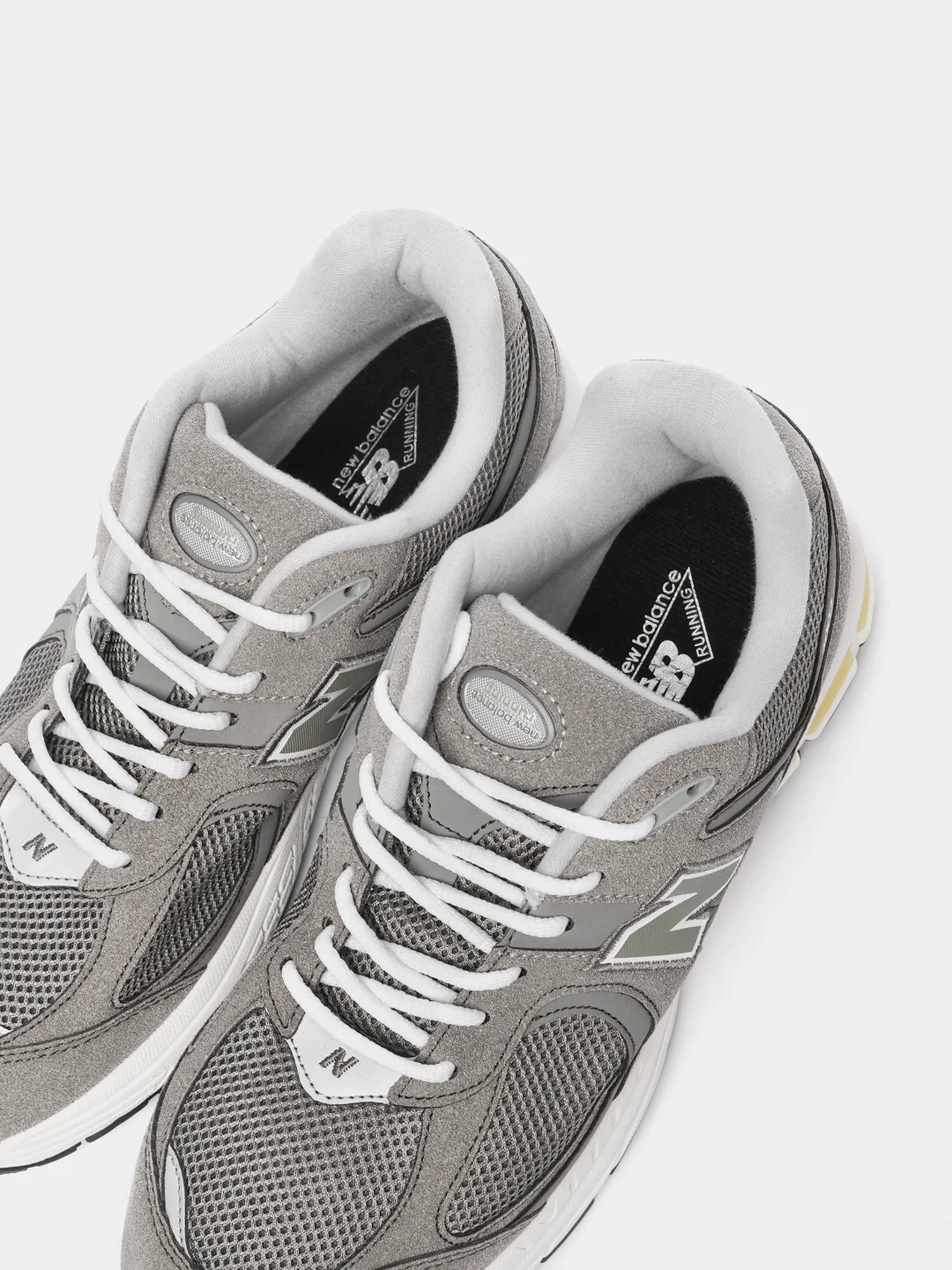 Серый мужские кроссовки с логотипом New Balance 2002R