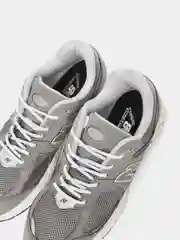Серый мужские кроссовки с логотипом New Balance 2002R