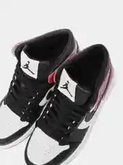 Вишнёвый кроссовки женские высокие Nike, Air Jordan