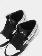 Серый кроссовки женские высокие Nike, Air Jordan