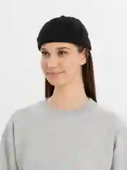 Черный кепка без козырька