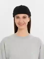Черный кепка без козырька