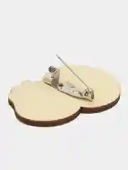 Серый значок в подарочной коробочке