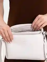 Молочный сумка женская, классическая, базовая, через плечо
