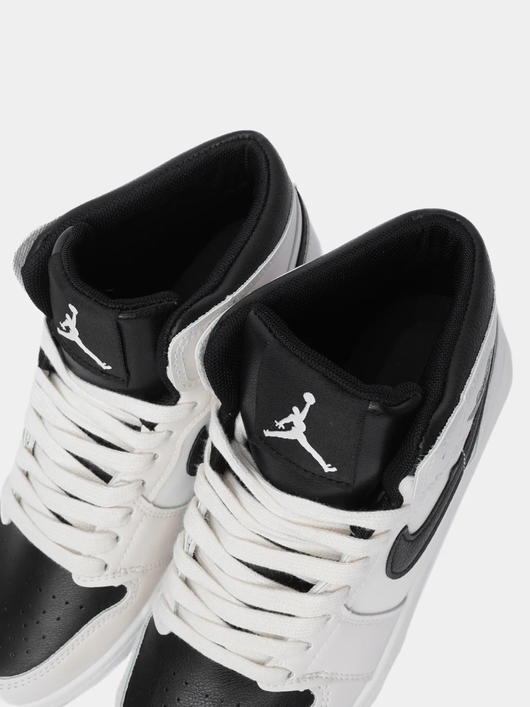 Молочный кроссовки женские высокие Nike, Air Jordan