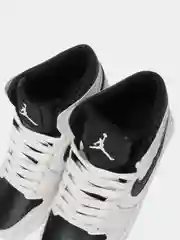 Молочный кроссовки женские высокие Nike, Air Jordan