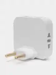 Белый тройник для розетки поворотный с USB