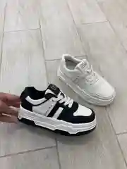 Женские кроссовки