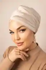 Бежевый платок мусульманский/Платок атласный/ Готовый платок/ Тюрбан /Хиджаб/Платок на никах/ADEMI