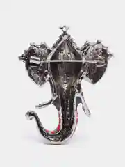 Серый брошь