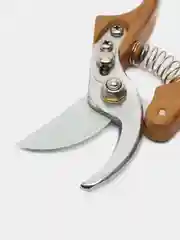 Секатор для сада профессиональный, обладает прочными и острыми лезвиями