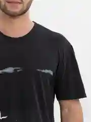 Черный футболка с принтом