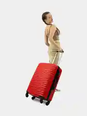 Красный чемодан на колесах, дорожный, пластиковый, с кодовым замком