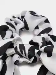 Белый резинка с хвостом