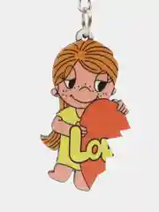 Алый брелок на ключи "Love is", деревянный