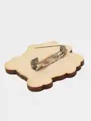 Розовый значок деревянный "Кексик"