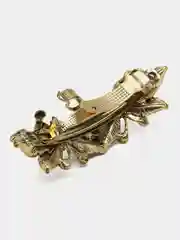 Угольный заколка