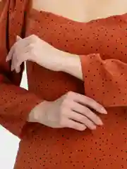 Медный платье женское в горох с разрезом