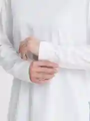 Кремовый лонгслив женский, с разрезом