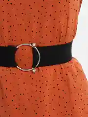 Черный эластичный пояс с металлической кольцевой пряжкой на талию женский