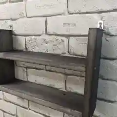 Черный полка настенная деревянная